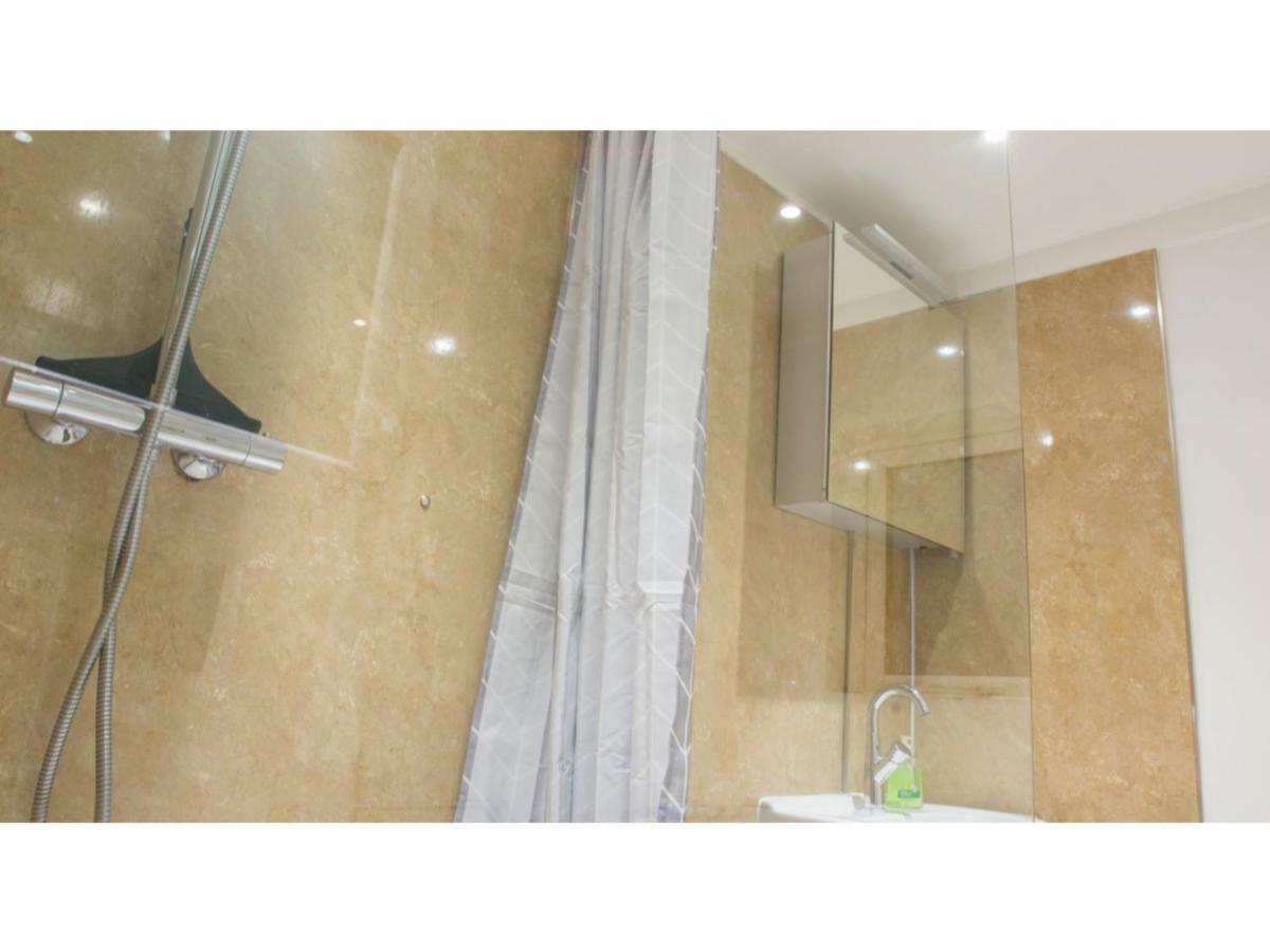 Elegant 1Bdr W/Private Garden In Vibrant Brighton Apartment ภายนอก รูปภาพ
