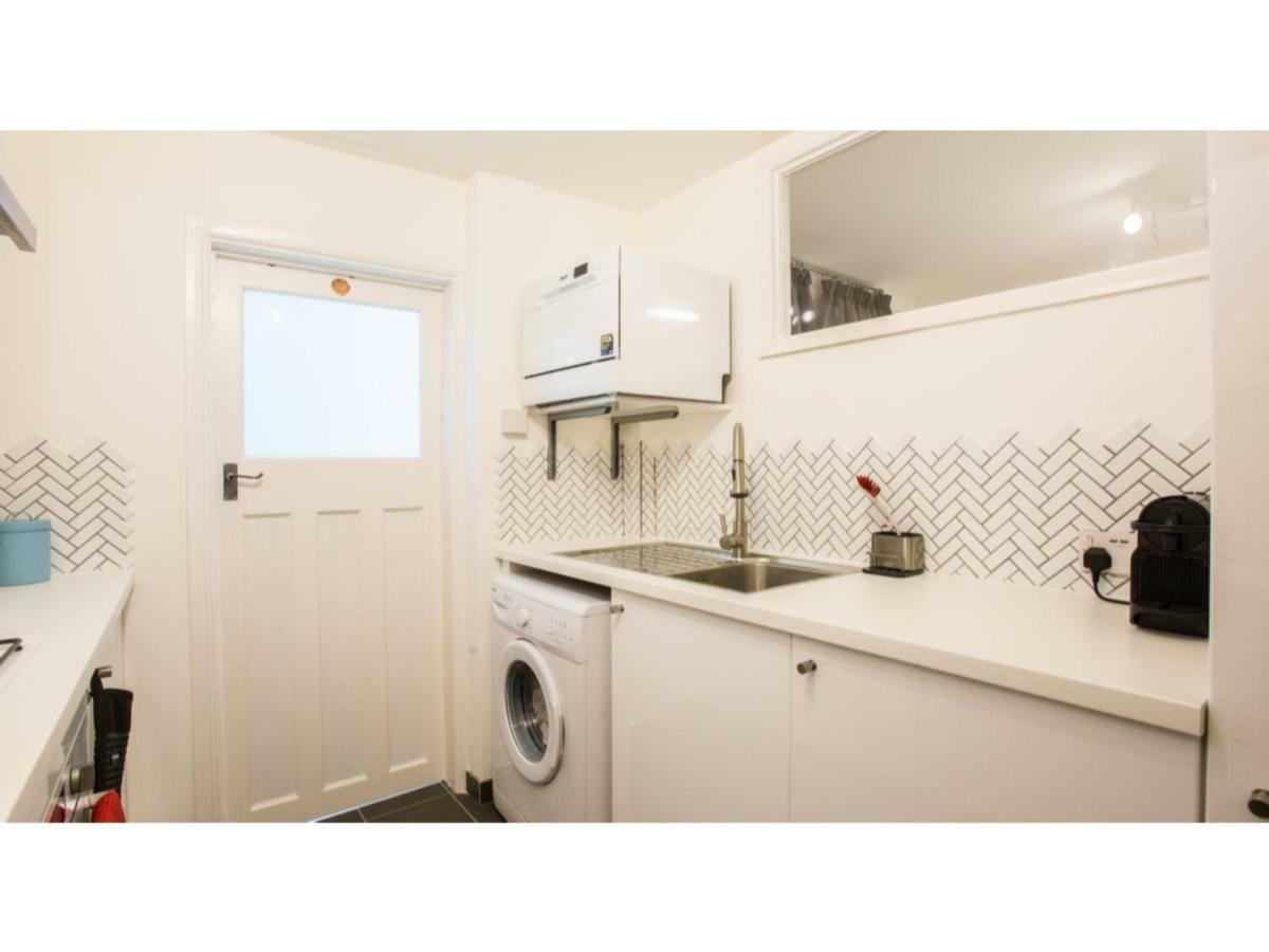 Elegant 1Bdr W/Private Garden In Vibrant Brighton Apartment ภายนอก รูปภาพ